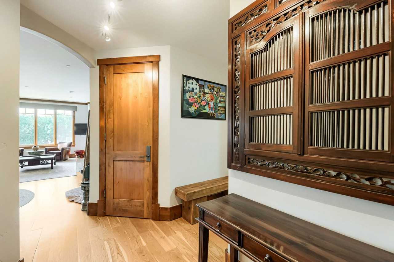 1301 Canyon Blvd #208 - Photo 7 of 28