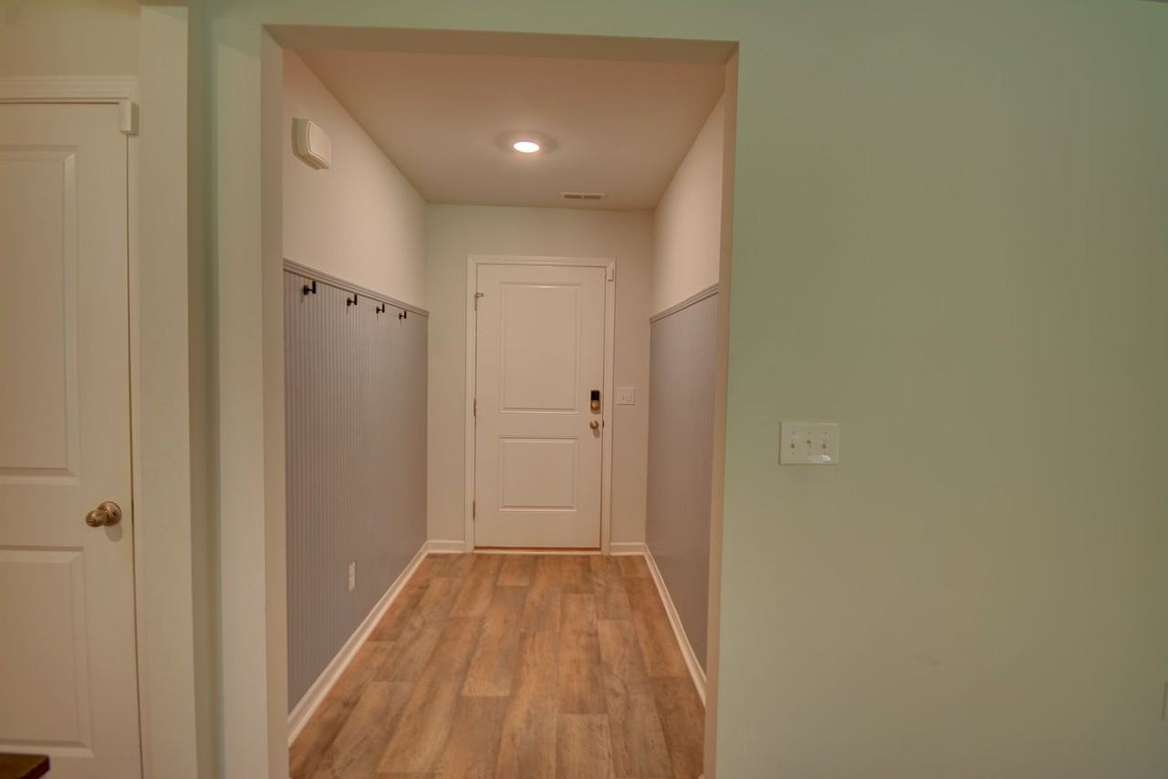 13 Evian Ct - Photo 3 of 31