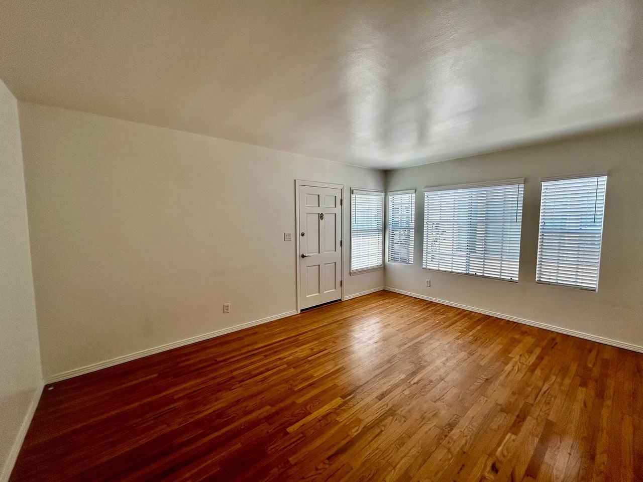 2239 Clark Ave - Photo 4 of 25