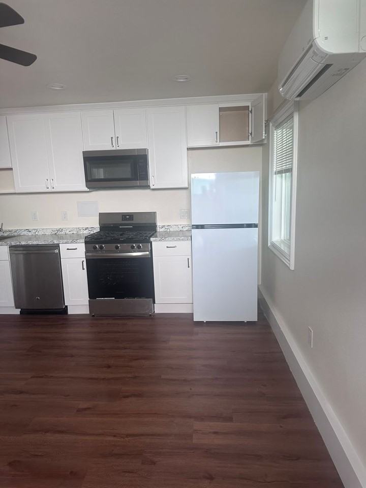 760 El Nido St - Photo 4 of 14