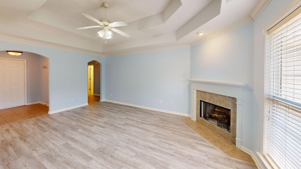 1920 Regent Rd - Photo 3 of 21
