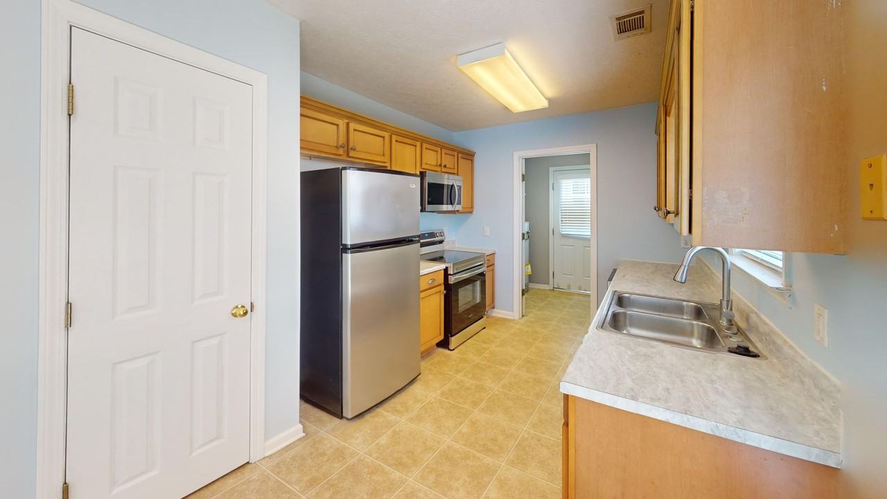1920 Regent Rd - Photo 6 of 21