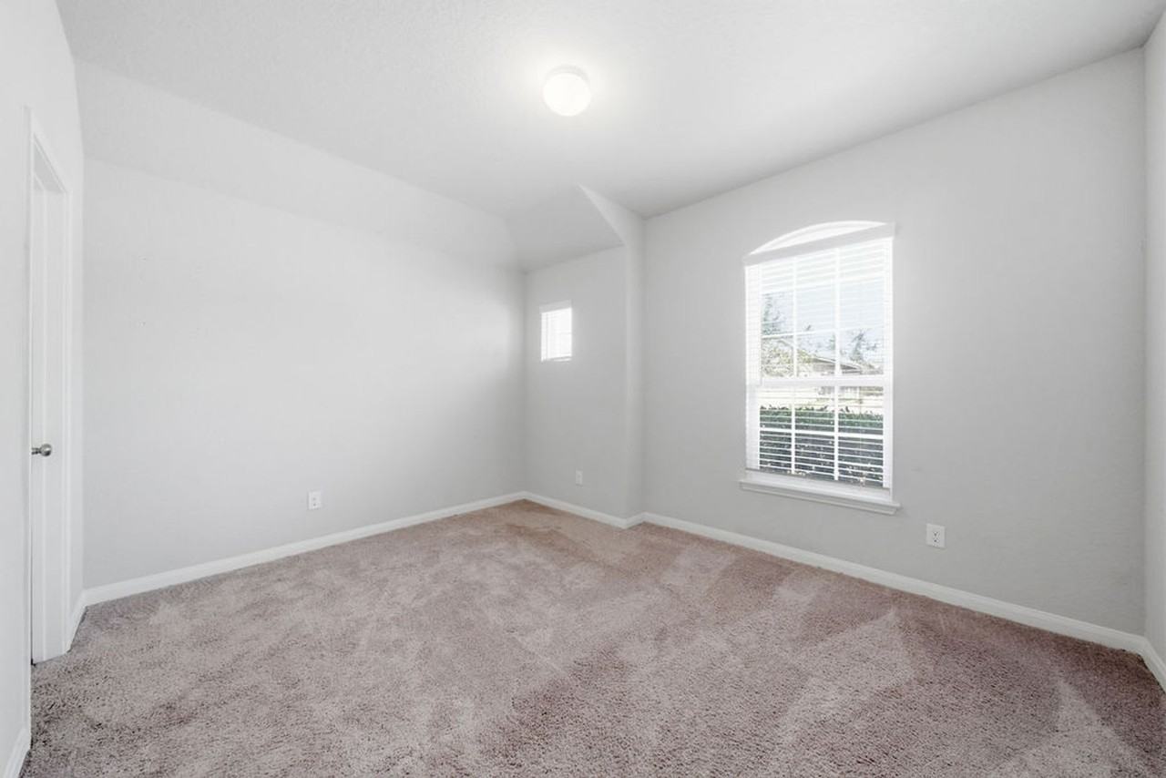 12071 Pitcher Rd - Photo 5 of 31