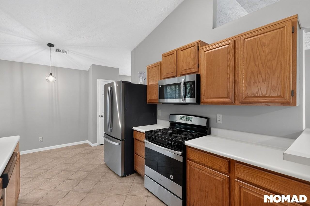 933 River Rock Dr - Photo 3 of 34