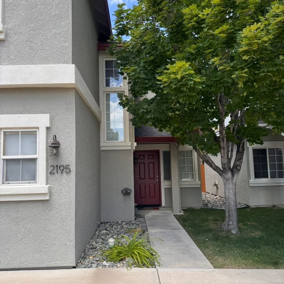 2195 Canyon Mesa Ct - Photo 2 of 15