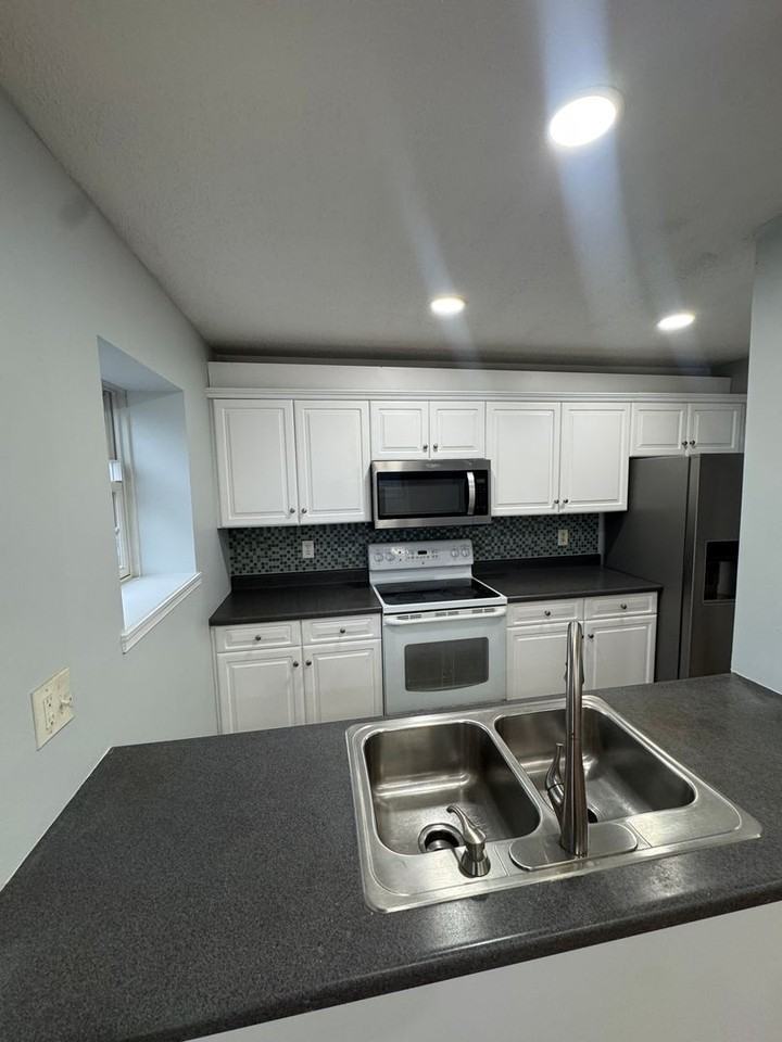 1422 Founders Way - Photo 7 of 26