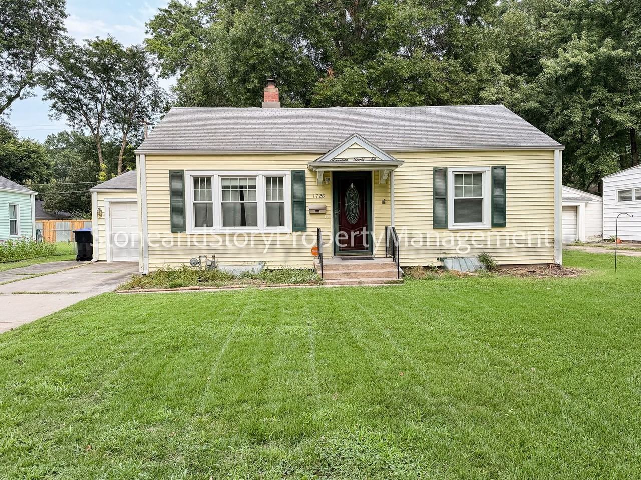 1726 Sw Medford Ave - Photo 2 of 24