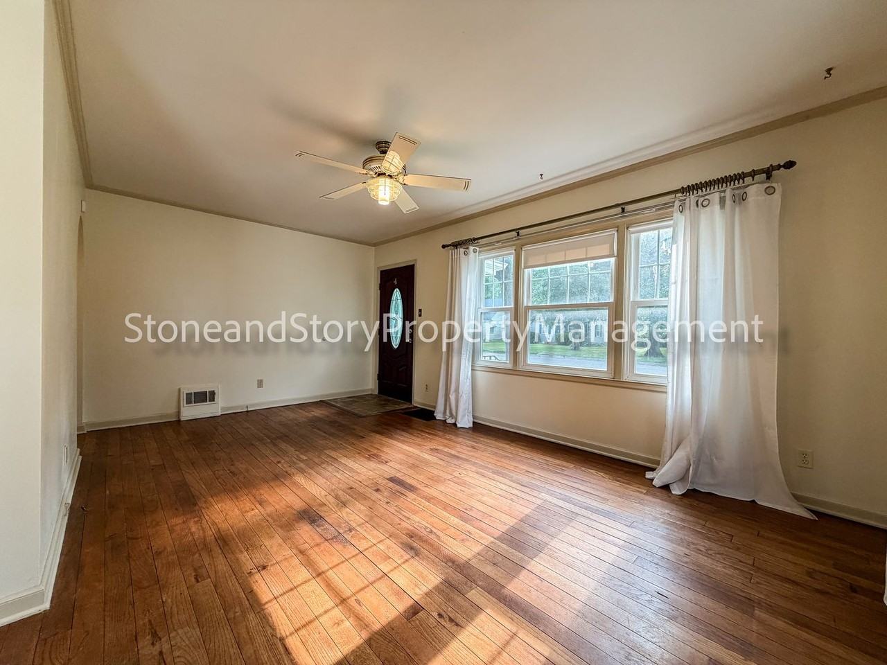 1726 Sw Medford Ave - Photo 3 of 24