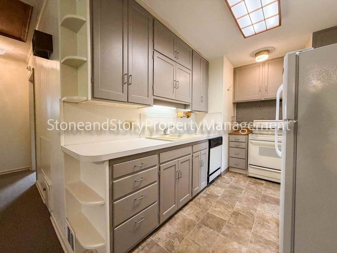 1726 Sw Medford Ave - Photo 4 of 24