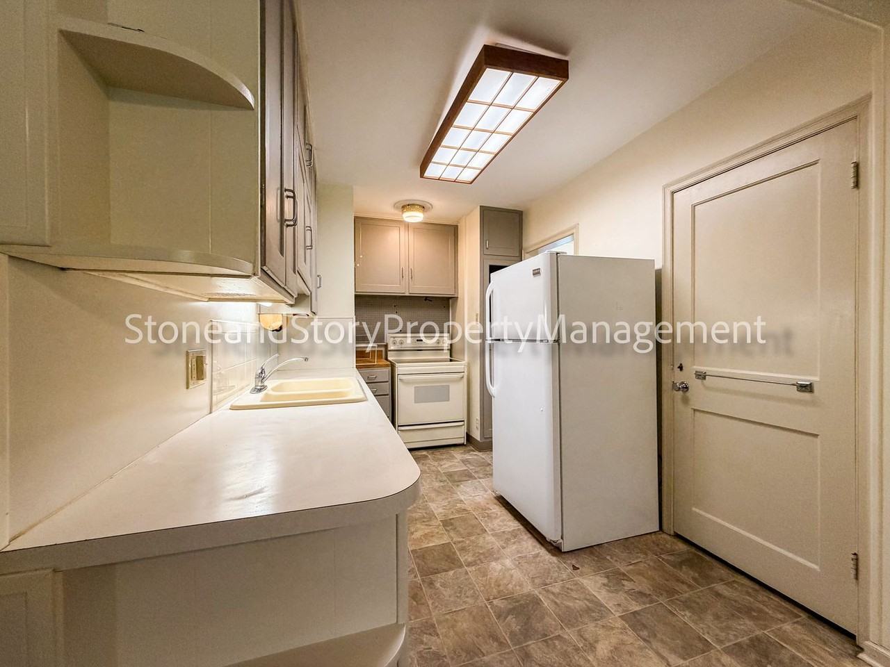 1726 Sw Medford Ave - Photo 5 of 24