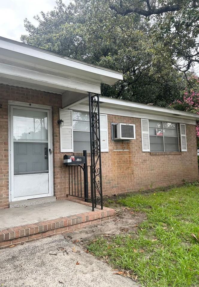 812 S Alston Ave - Photo 2 of 12