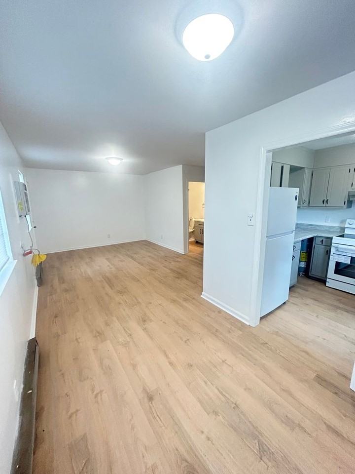 812 S Alston Ave - Photo 5 of 12