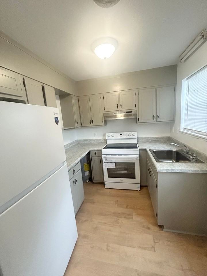 812 S Alston Ave - Photo 6 of 12
