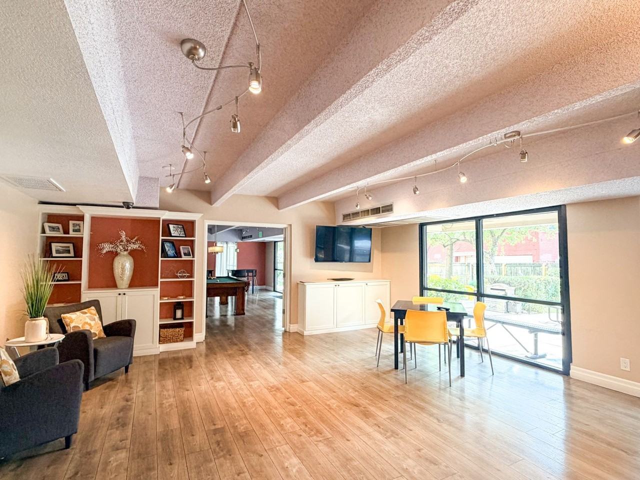 1433 N Williams St - Photo 6 of 34