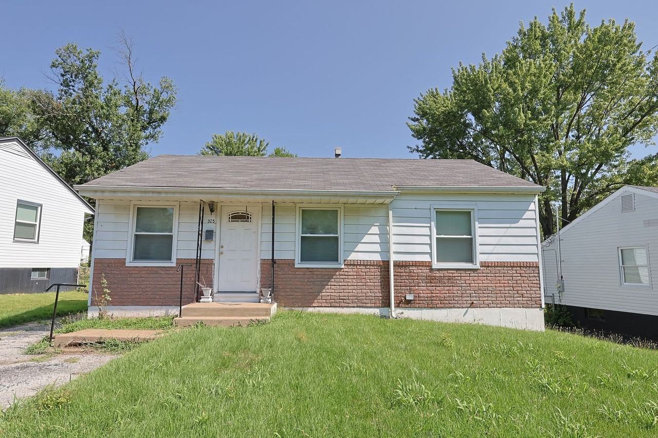 325 Caithness Rd - Photo 2 of 27