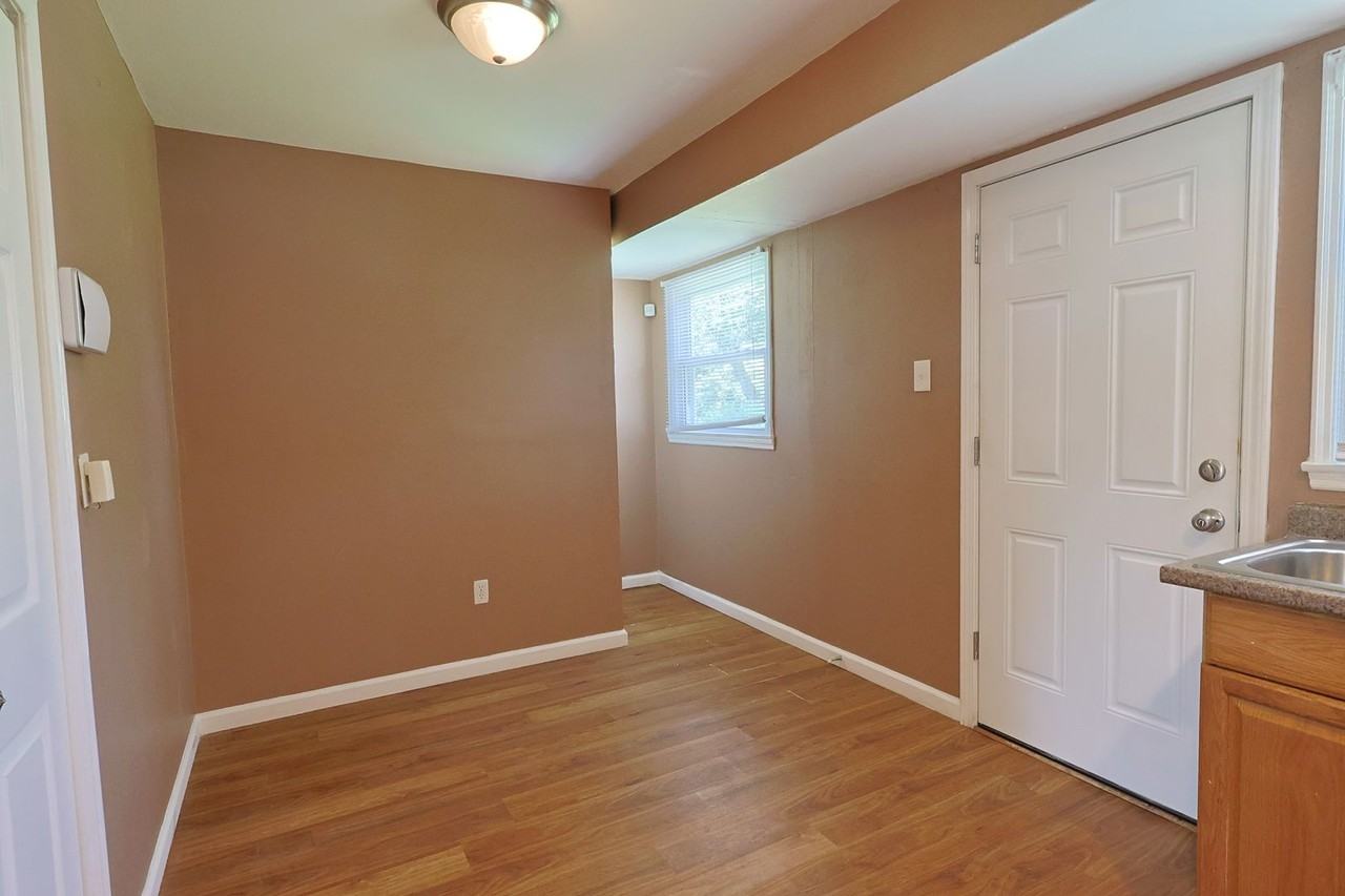 325 Caithness Rd - Photo 5 of 27