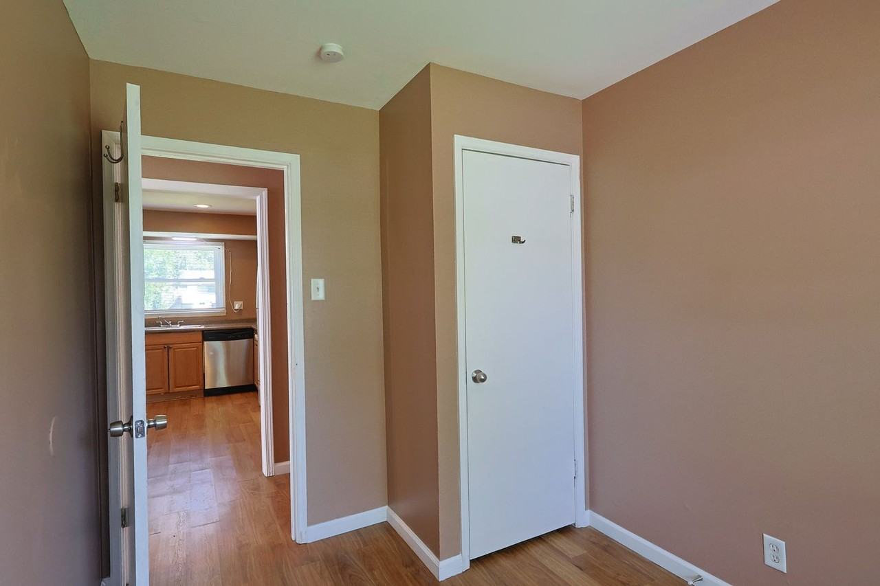 325 Caithness Rd - Photo 6 of 27