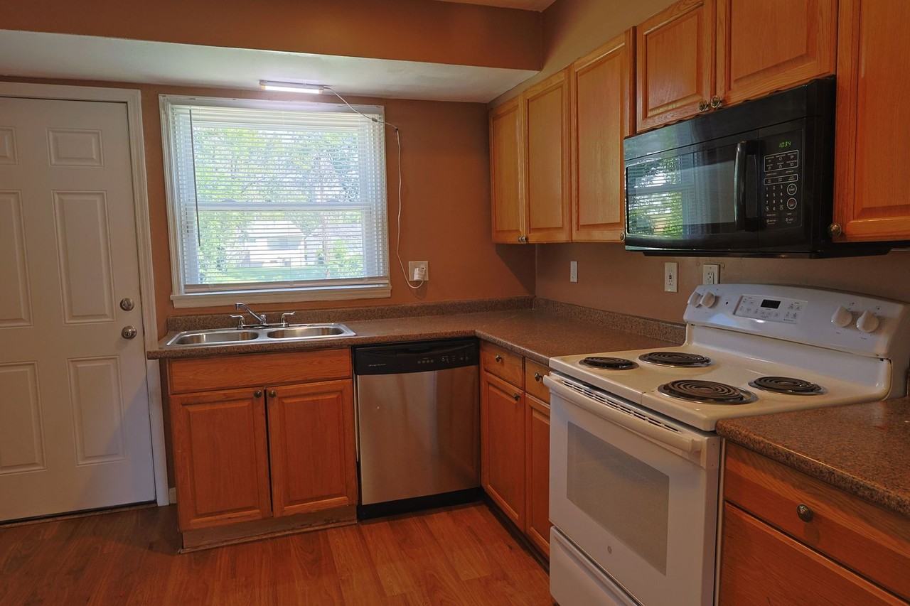 325 Caithness Rd - Photo 7 of 27