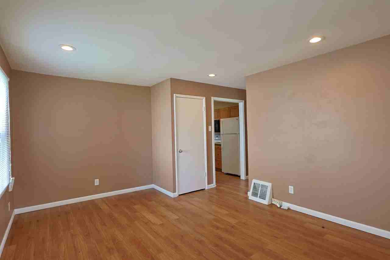 325 Caithness Rd - Photo 6 of 33