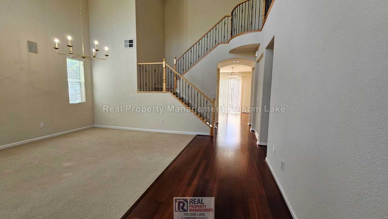 4446 Menaggio Way - Photo 4 of 31