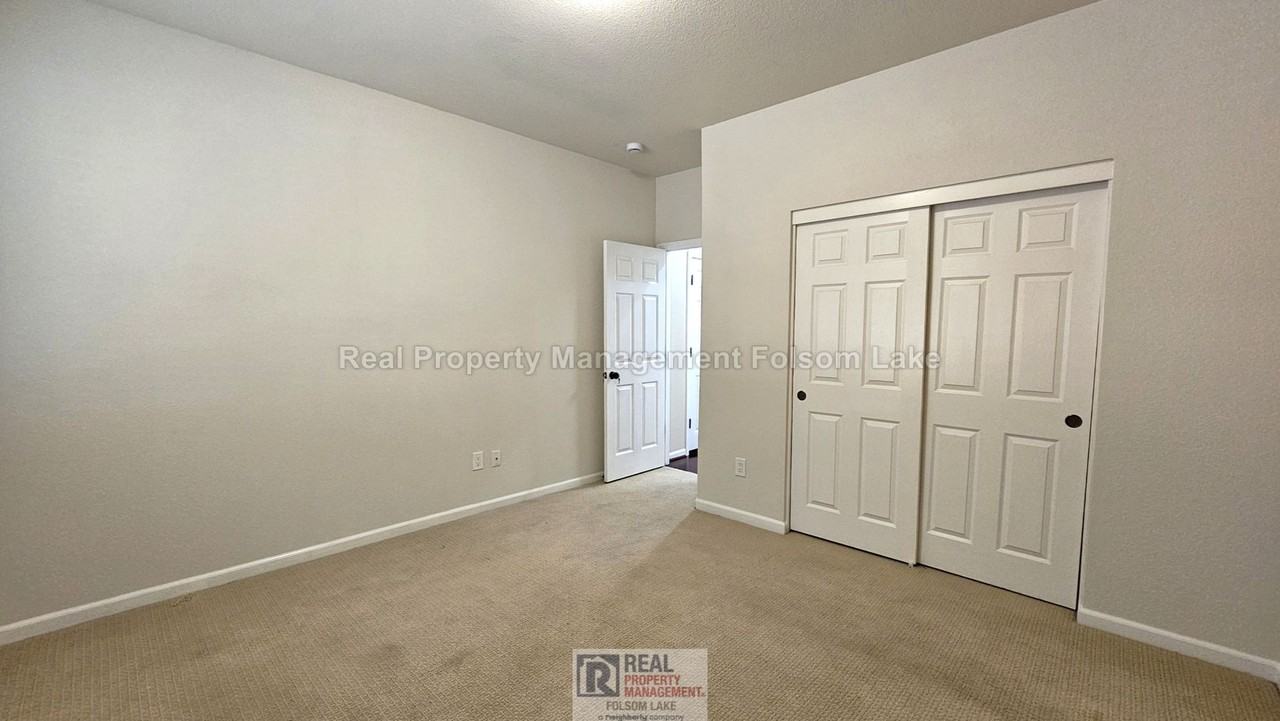 4446 Menaggio Way - Photo 5 of 31