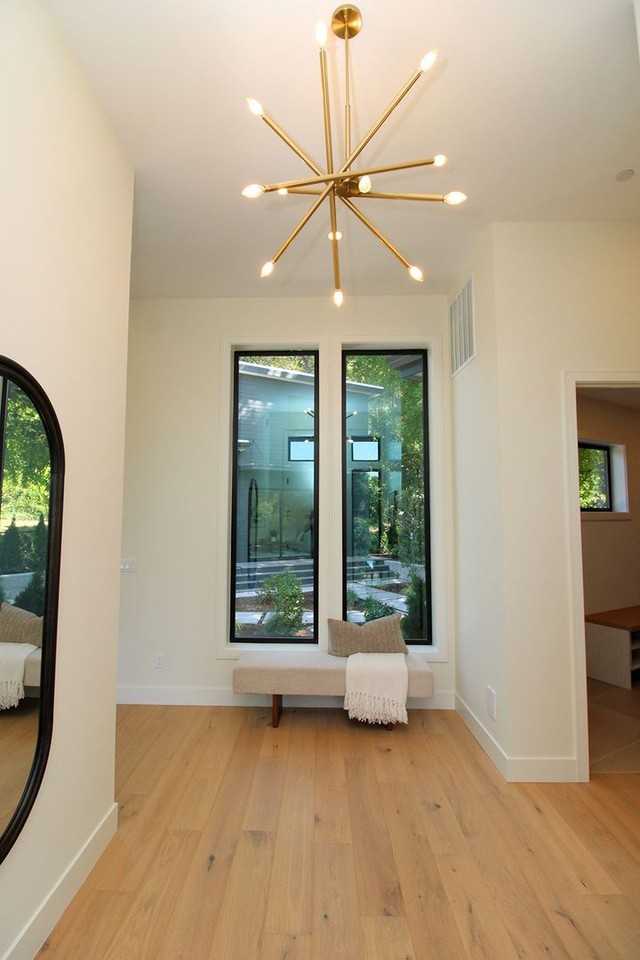 6233 Sw Hamilton Way - Photo 3 of 34
