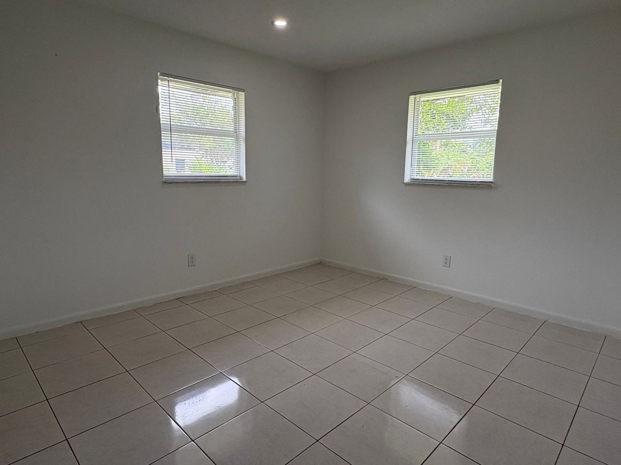 1135 Sw Spruce St - Photo 5 of 13