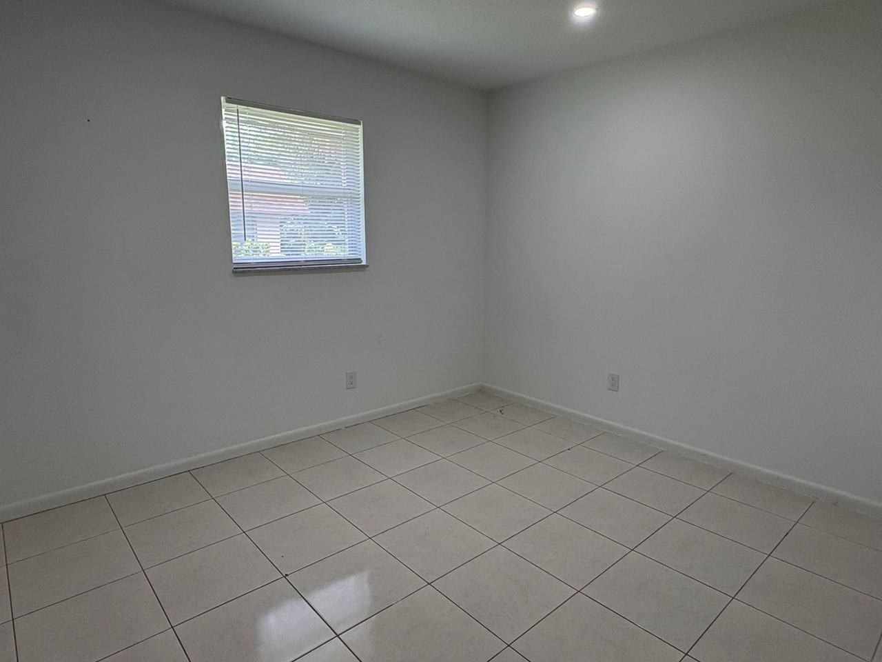 1135 Sw Spruce St - Photo 6 of 13
