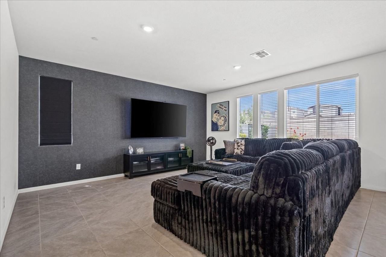 10021 Locking Biner Ave - Photo 4 of 23