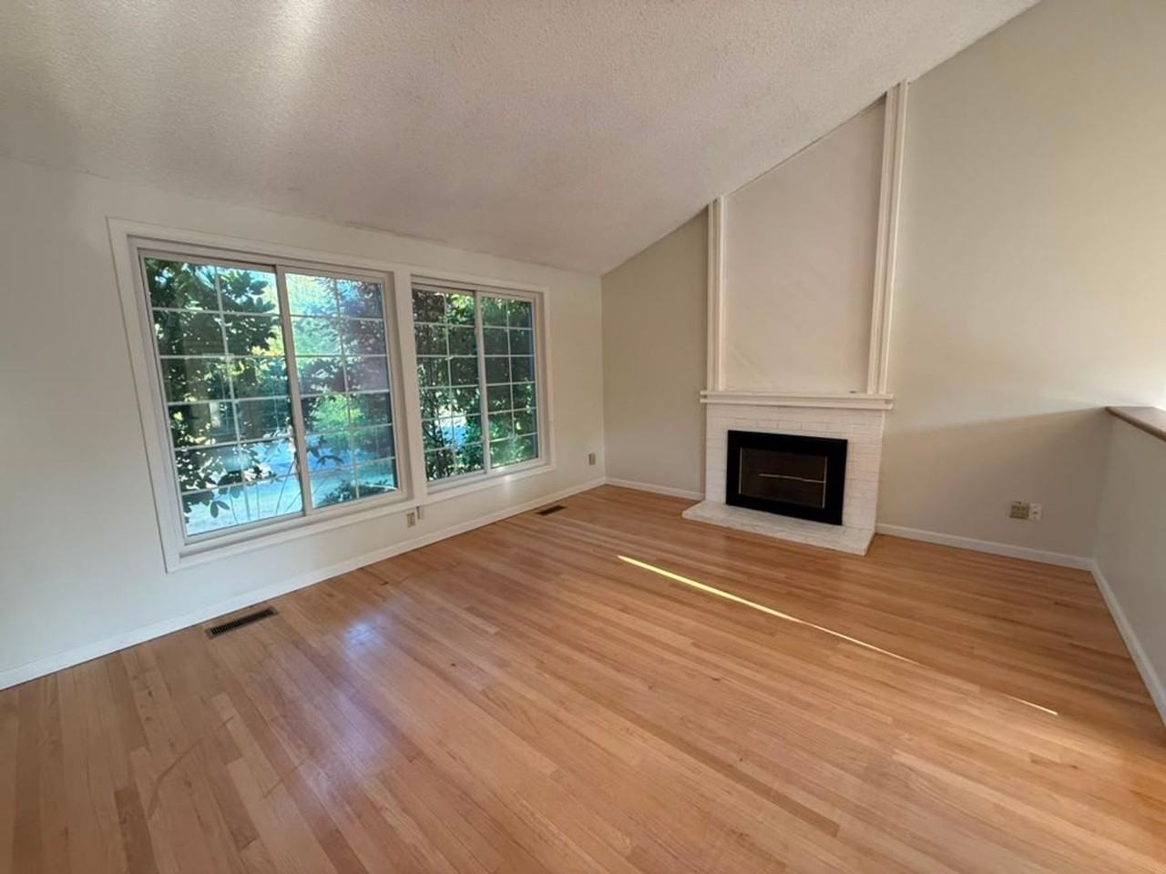 5401 154th Ave Ne - Photo 5 of 31