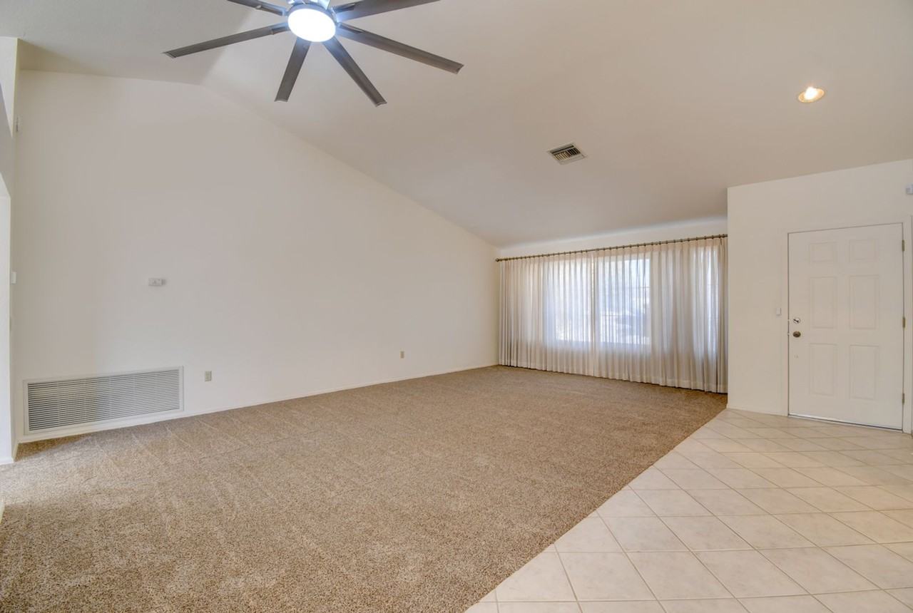 2433 Sunup Dr - Photo 3 of 29