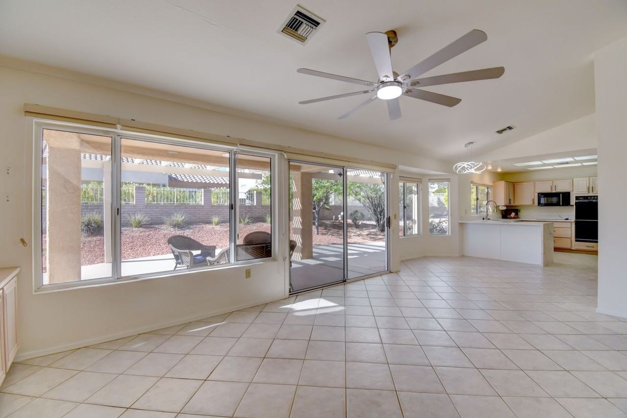 2433 Sunup Dr - Photo 4 of 29