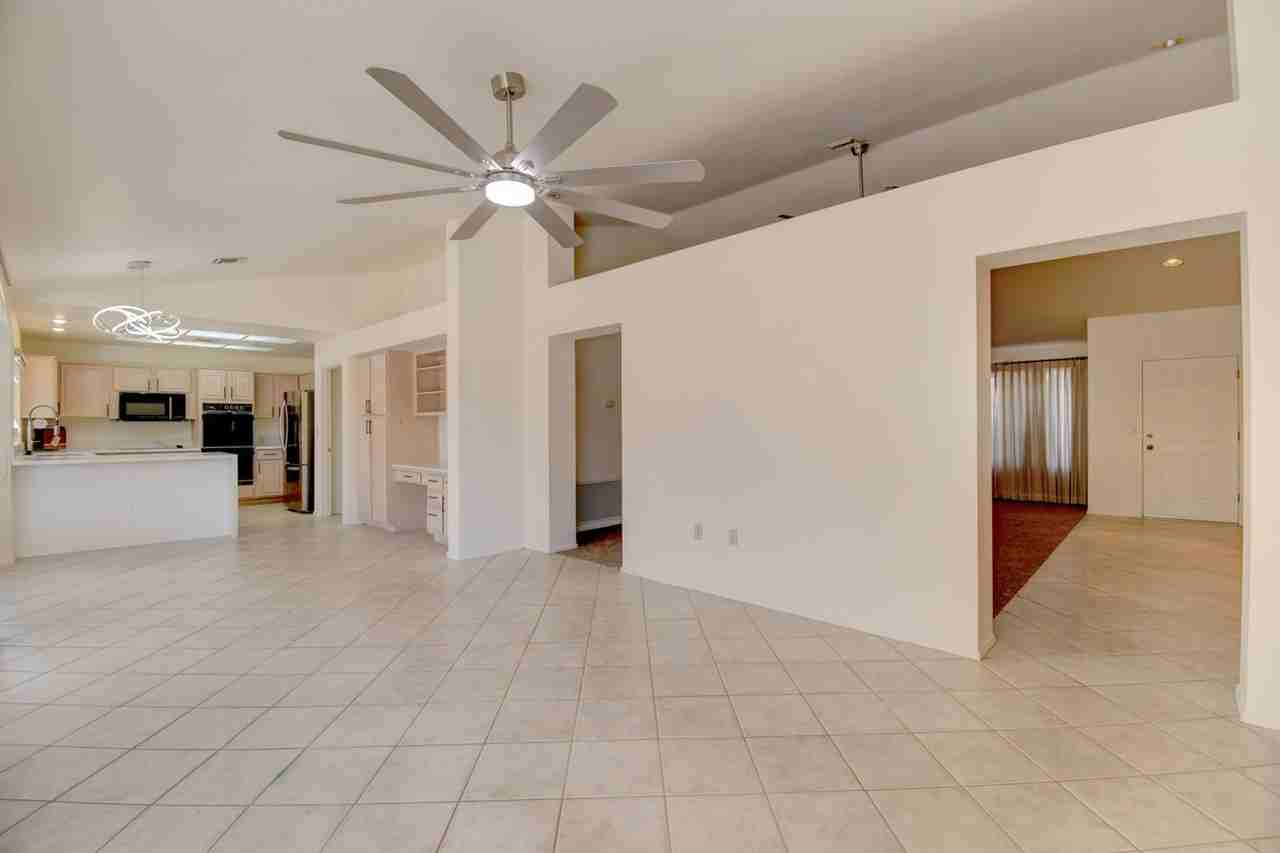2433 Sunup Dr - Photo 5 of 29