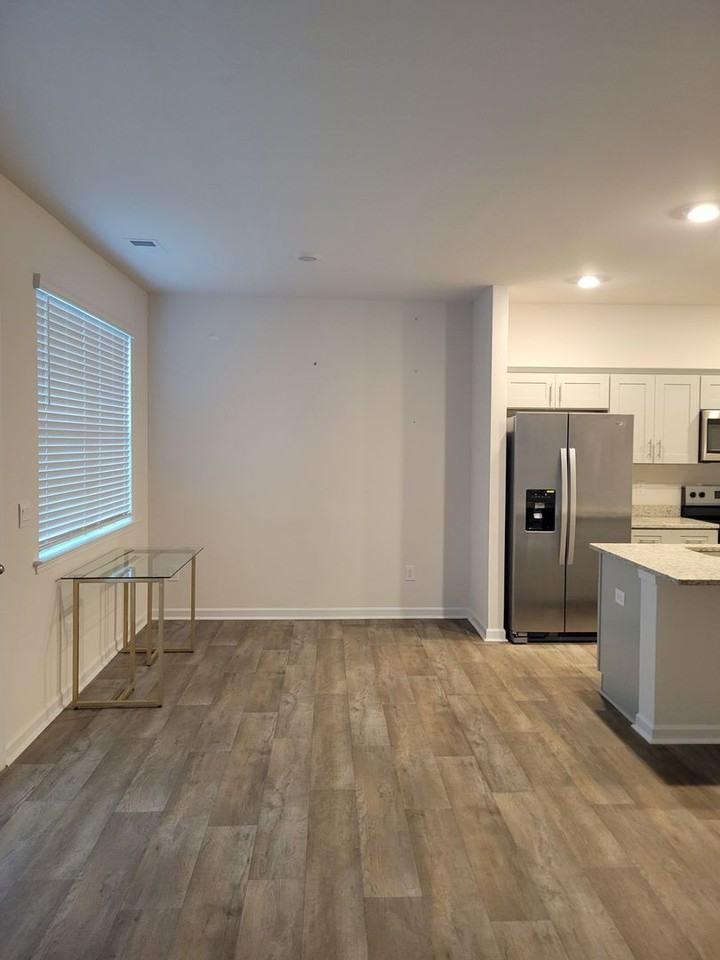 1325 Broholmer Ln - Photo 4 of 15