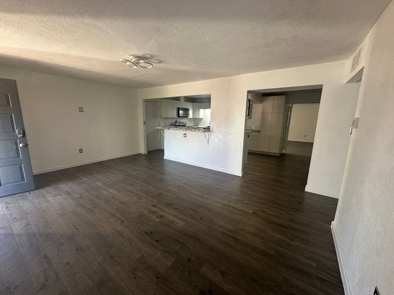 8117 Princess Jeanne Ave Ne - Photo 2 of 14