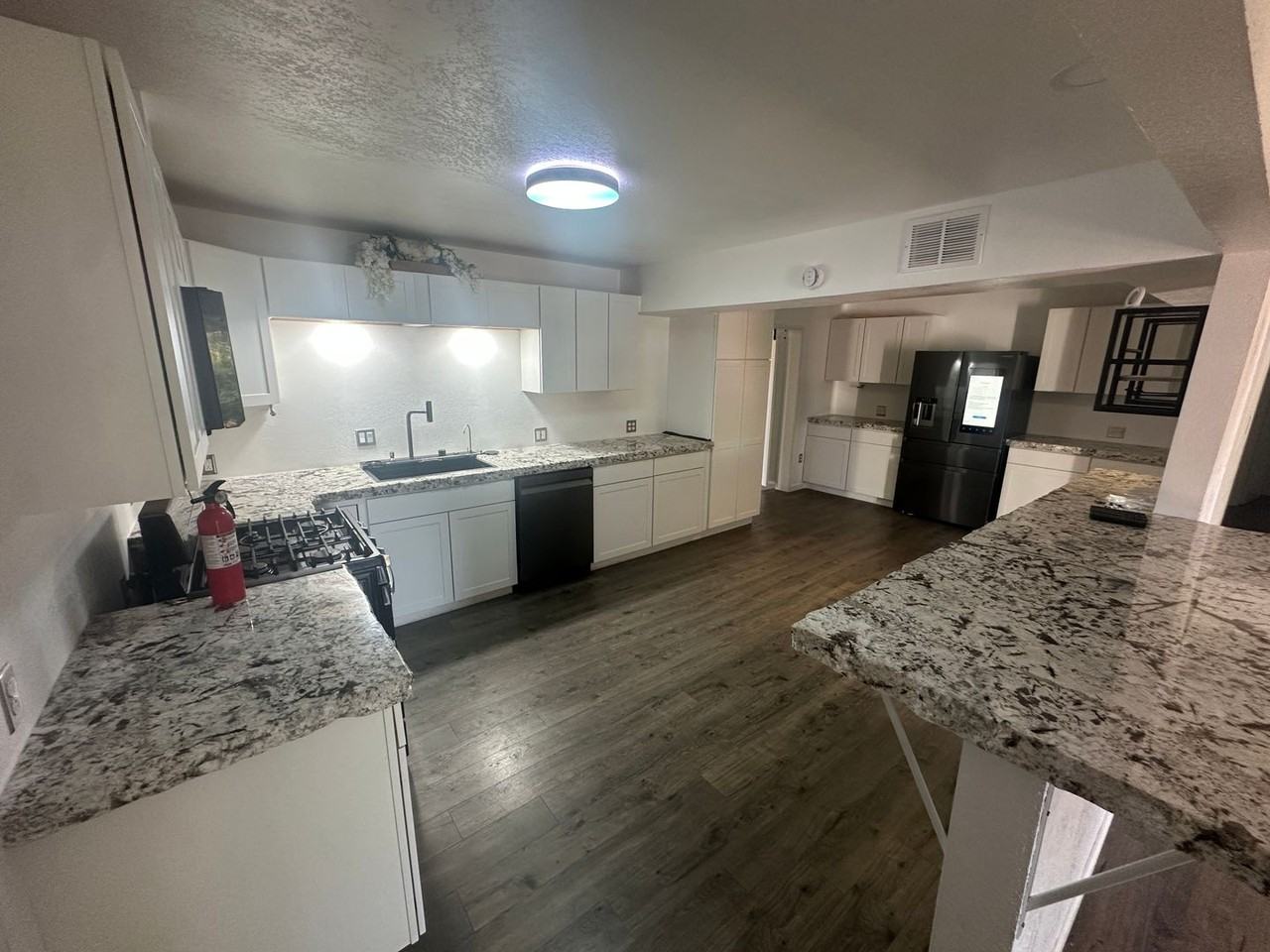 8117 Princess Jeanne Ave Ne - Photo 3 of 14