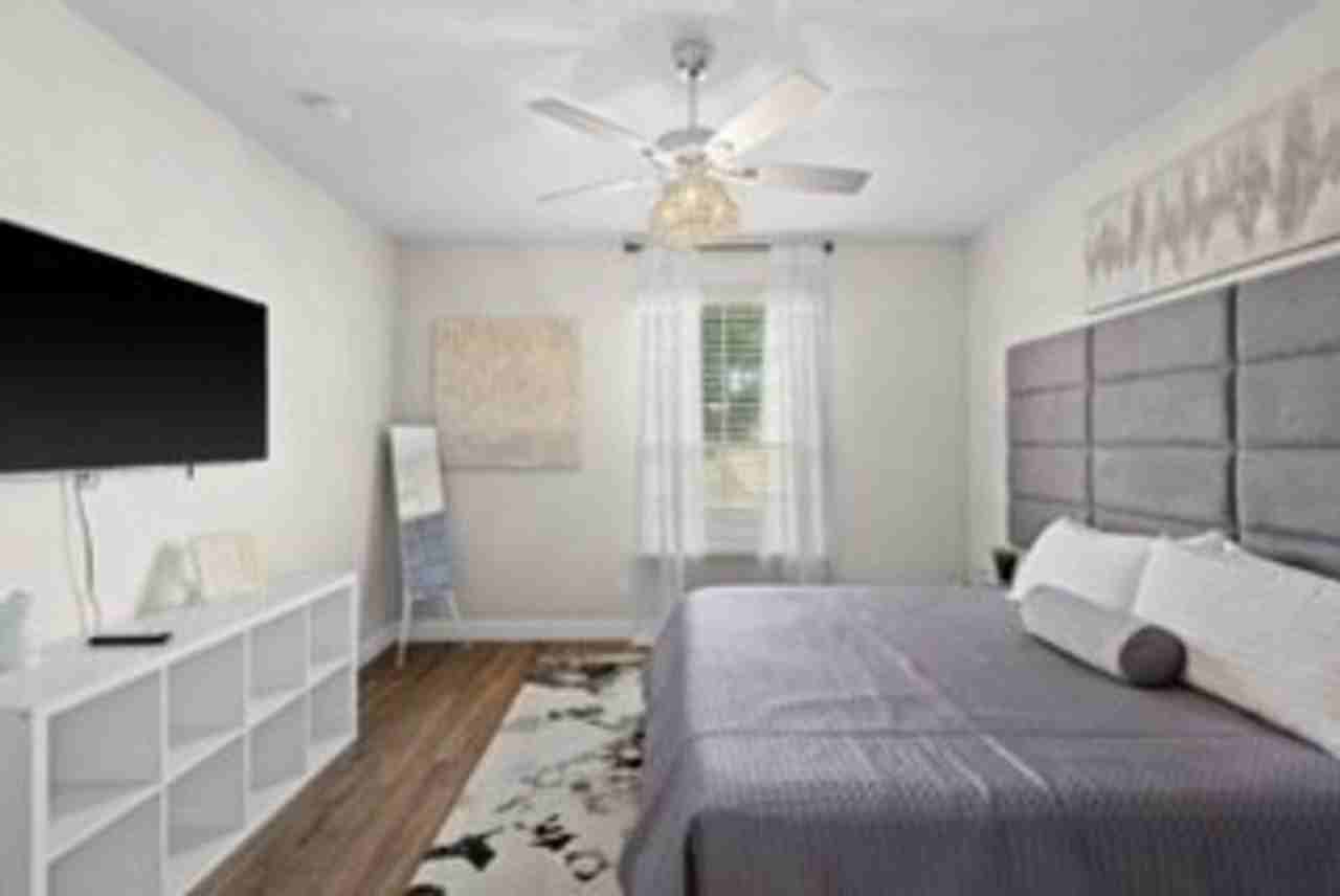 1420 Alamandine Ave - Photo 4 of 24