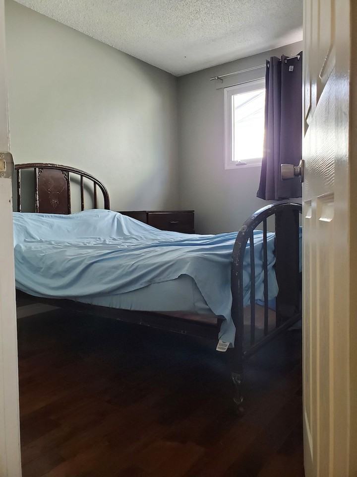 4216 -4216 8 Ave Se - Photo 3 of 8
