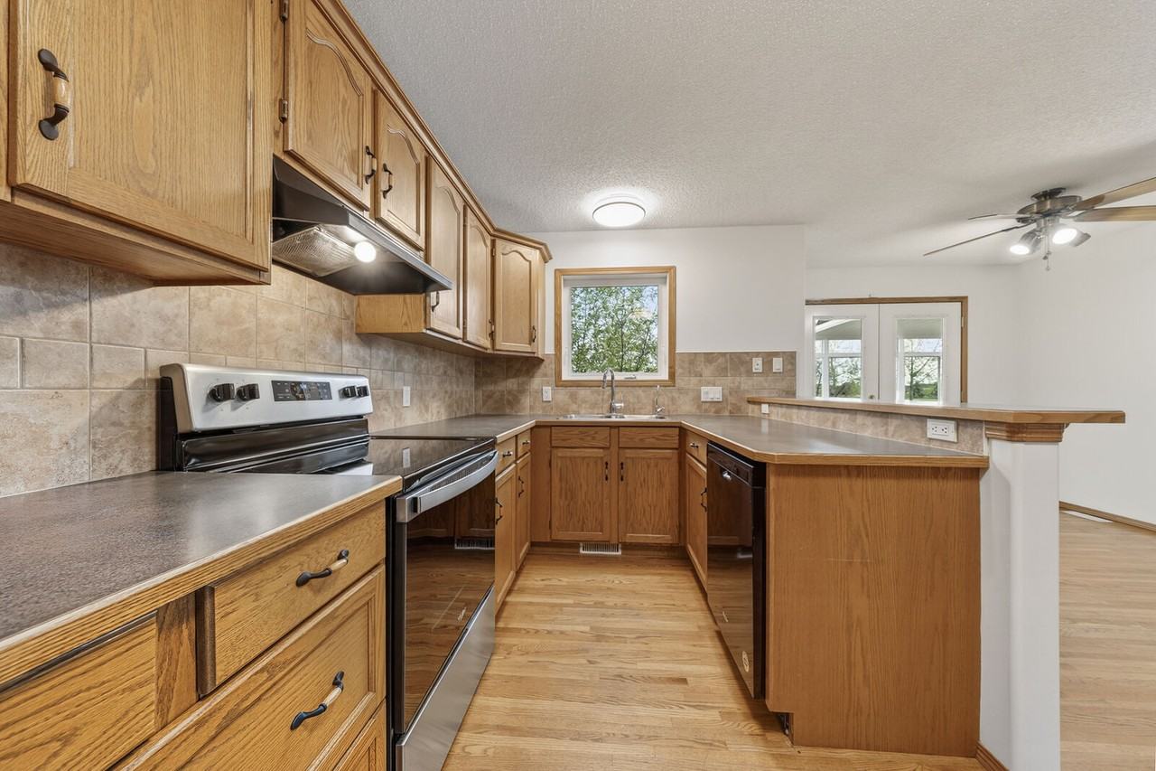 111 Hillview Rd - Photo 7 of 39