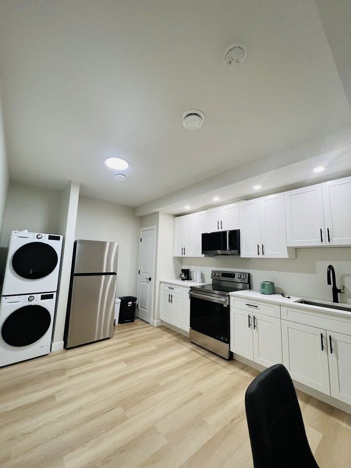 10825 84 Ave Nw - Photo 3 of 6