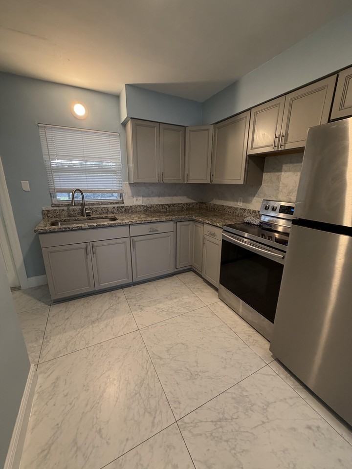 363 Ridge Rd N #C - Photo 3 of 8