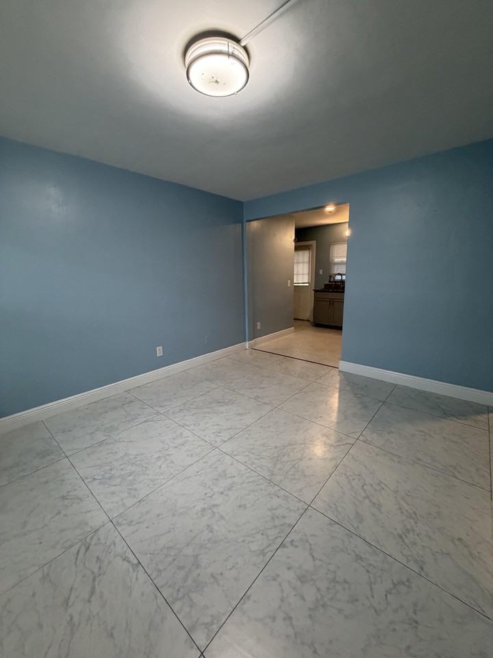 363 Ridge Rd N #C - Photo 4 of 8