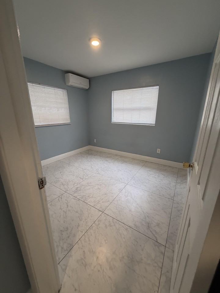 363 Ridge Rd N #C - Photo 5 of 8