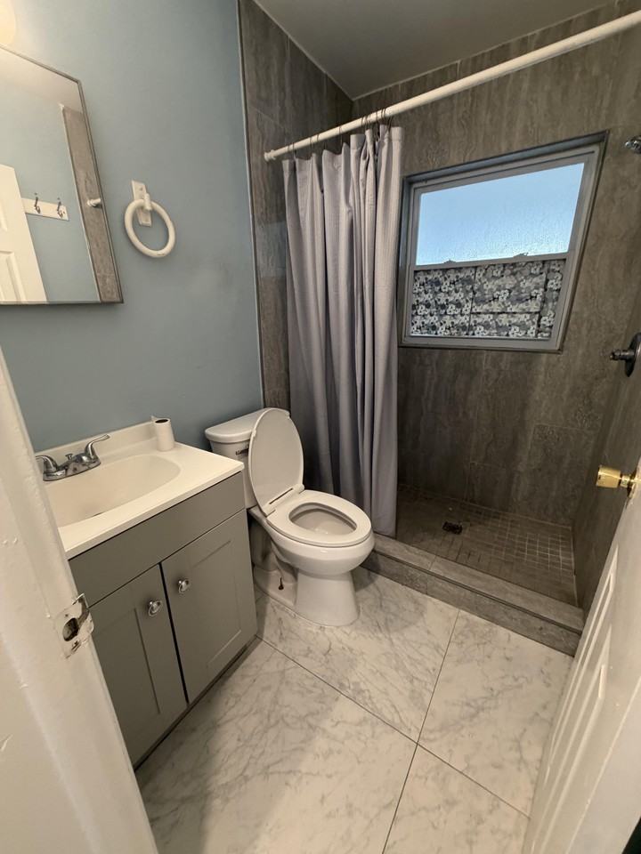 363 Ridge Rd N #C - Photo 6 of 8
