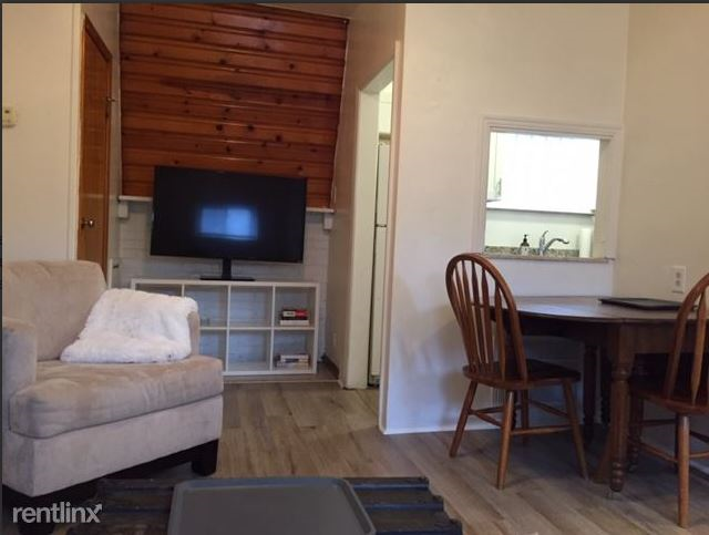 110 S 12th St #D - Photo 2 of 8