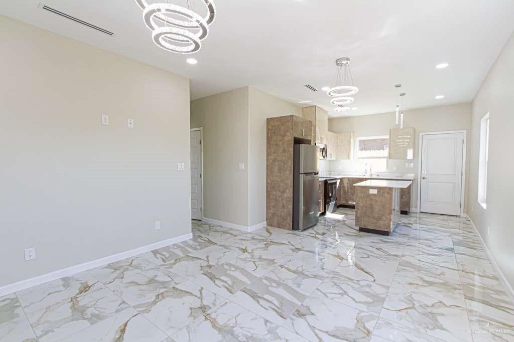 405 N Emerald Ave #3 - Photo 4 of 19