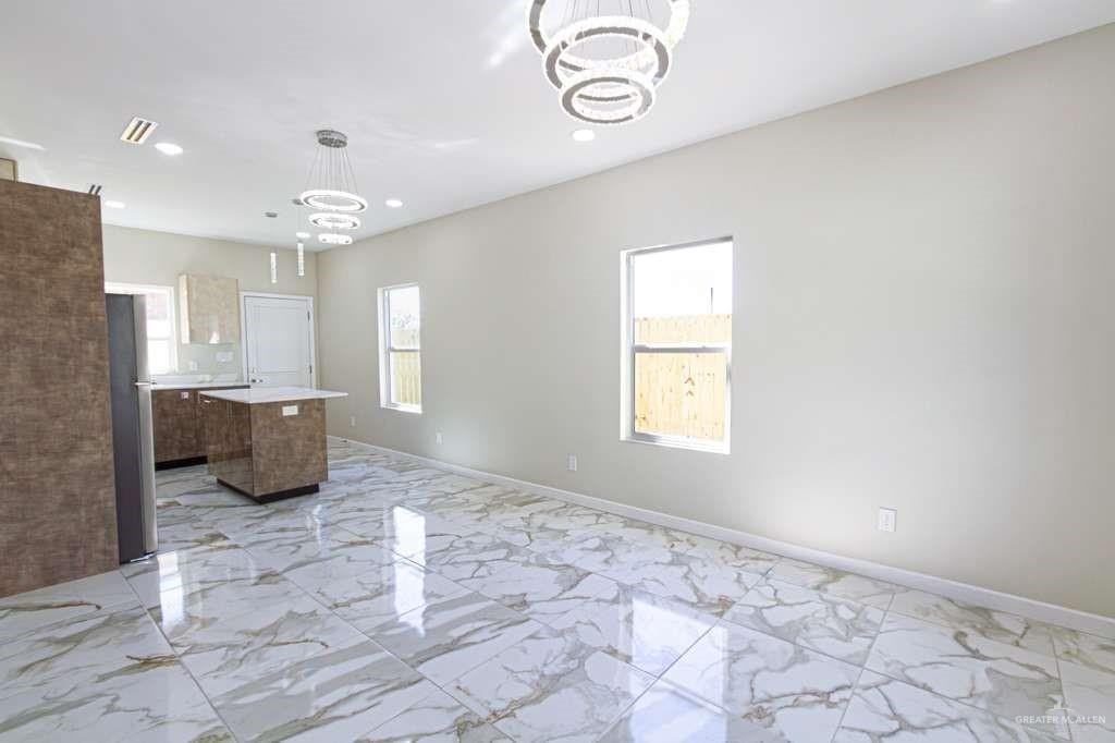 405 N Emerald Ave #3 - Photo 6 of 19