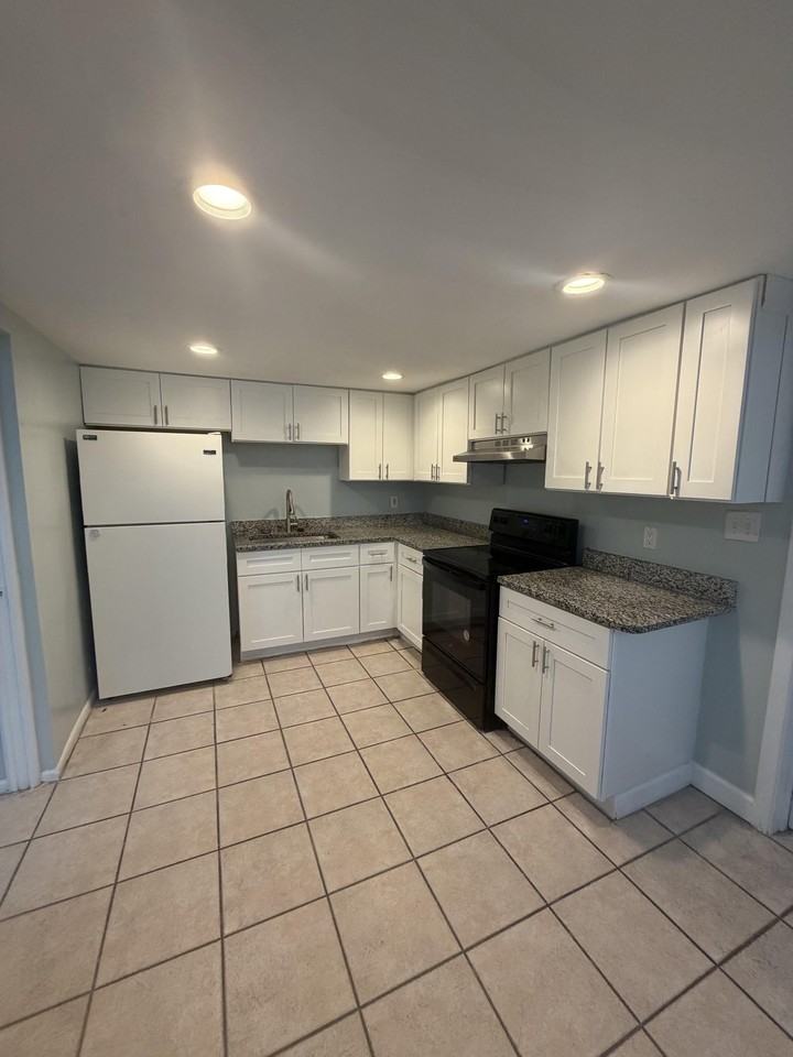 1501 Fuller St #1 - Photo 3 of 14