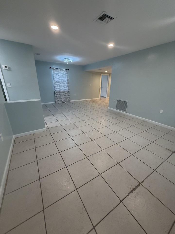 1501 Fuller St #1 - Photo 4 of 14