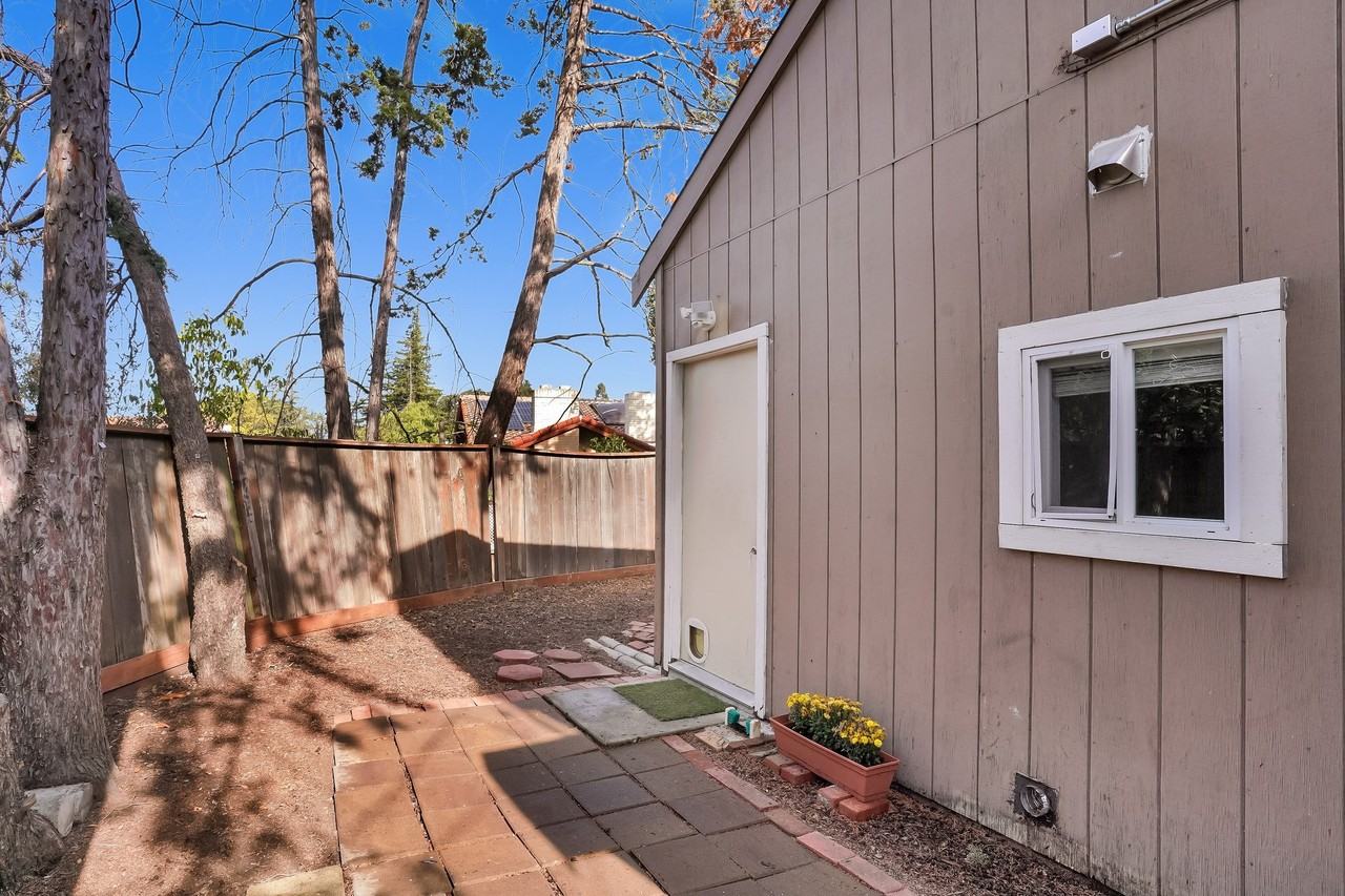 1338 Homestead Ave #NA - Photo 2 of 12